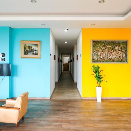 Sans Hotel Rajawali Surabaya By Reddoorz Krembangan Екстериор снимка