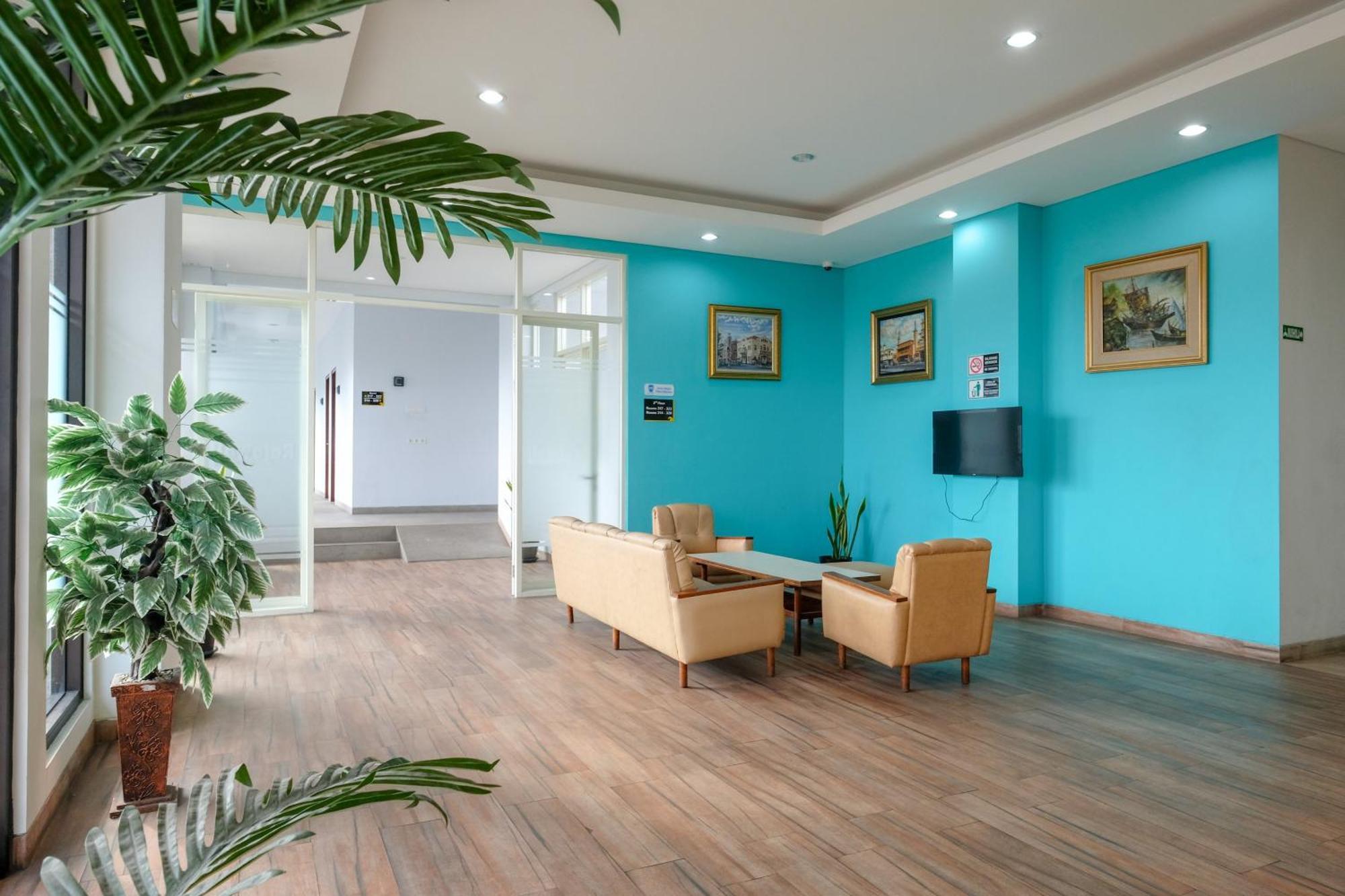 Sans Hotel Rajawali Surabaya By Reddoorz Krembangan Екстериор снимка