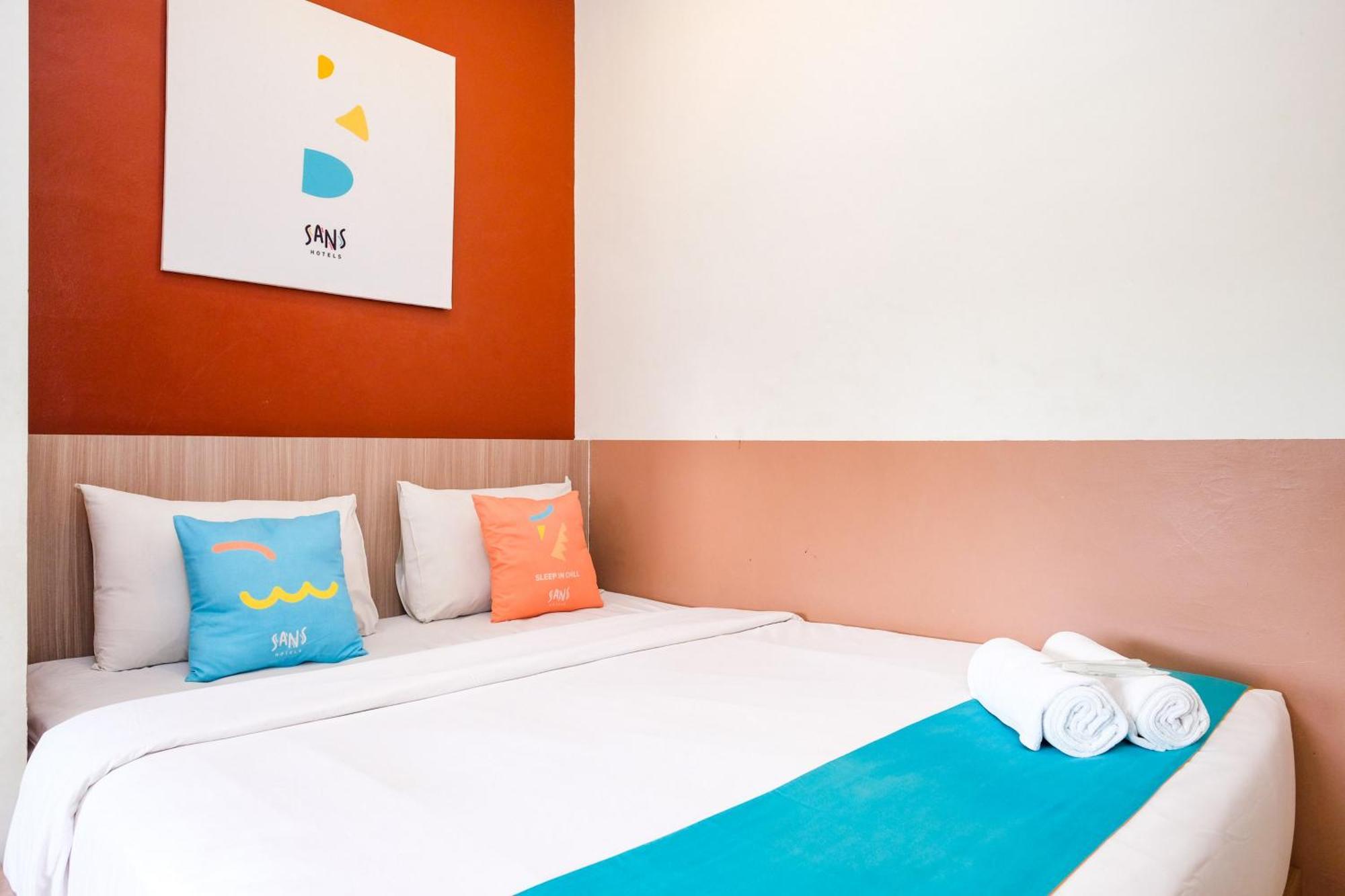 Sans Hotel Rajawali Surabaya By Reddoorz Krembangan Екстериор снимка
